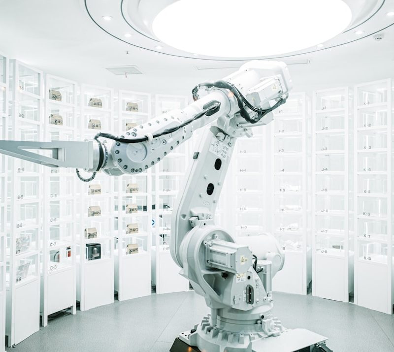 Robots lave-vitre vs aspirateurs-laveurs : comparatif 2026
